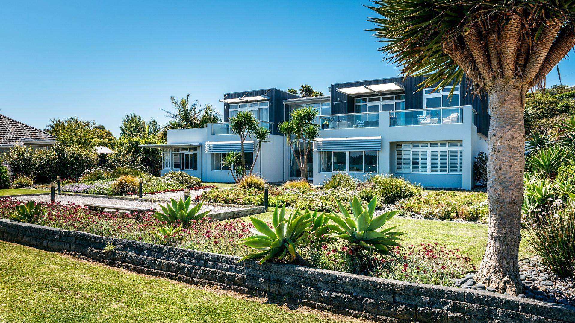 Waiheke Luxury PackageWaiheke Waterfront Lodge Ananda
